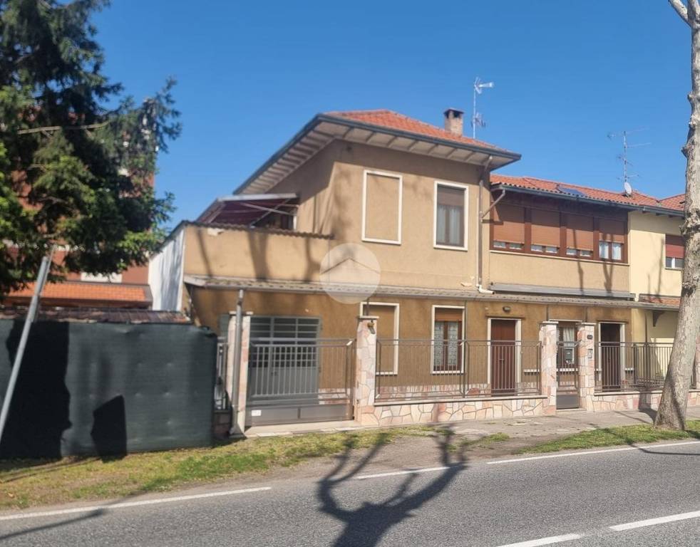 casa indipendente in vendita a Busto Arsizio in zona Borsano