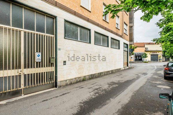 locale commerciale in vendita a Busto Arsizio