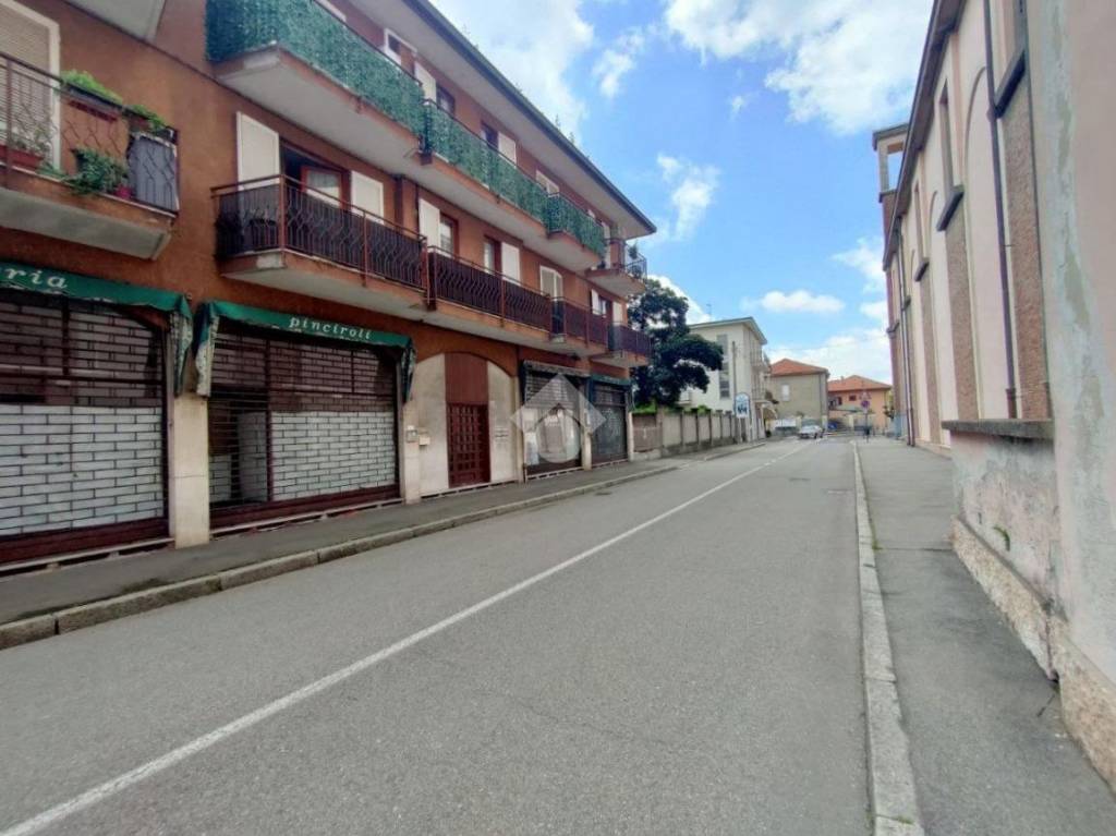 negozio in vendita a Busto Arsizio in zona Borsano
