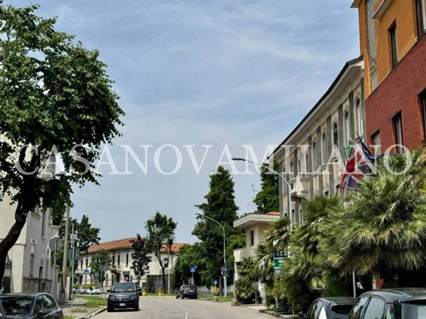capannone in vendita a Busto Arsizio
