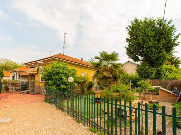 casa indipendente in vendita a Busto Arsizio