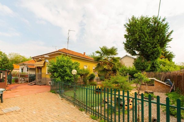 casa indipendente in vendita a Busto Arsizio