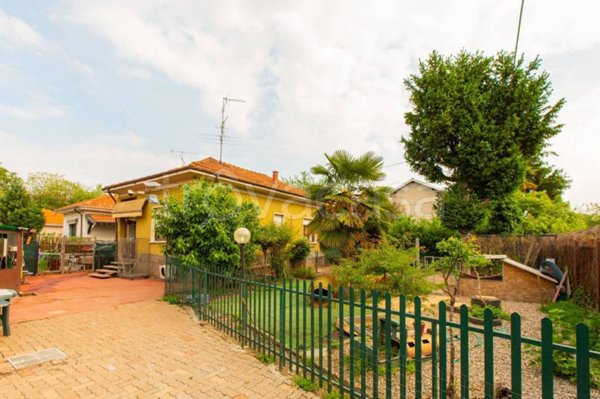 casa indipendente in vendita a Busto Arsizio