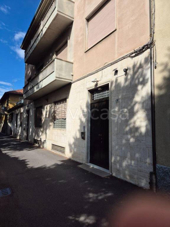 locale commerciale in vendita a Busto Arsizio