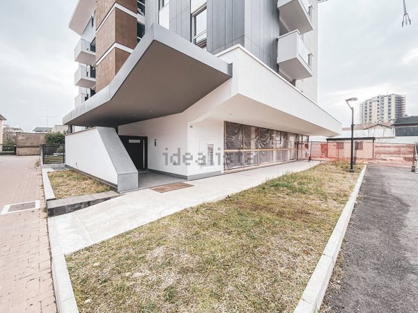 locale commerciale in vendita a Busto Arsizio