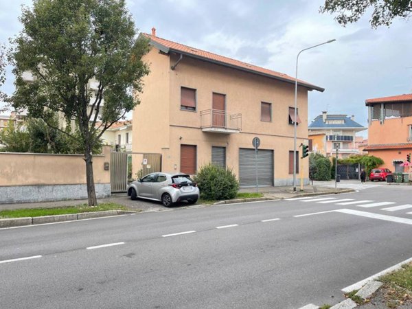 intera palazzina in vendita a Busto Arsizio