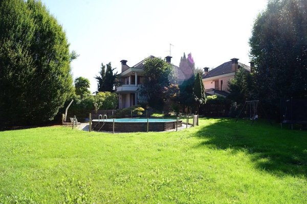 casa indipendente in vendita a Busto Arsizio