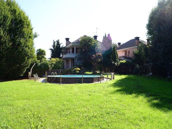 casa indipendente in vendita a Busto Arsizio