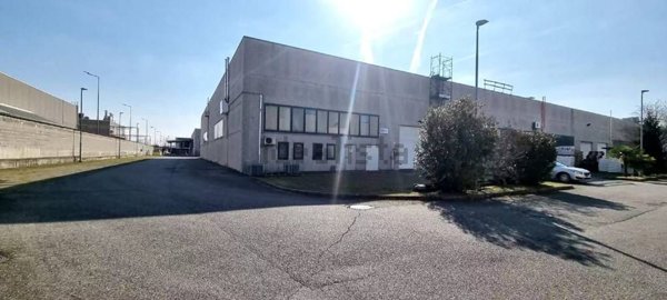 capannone in vendita a Busto Arsizio