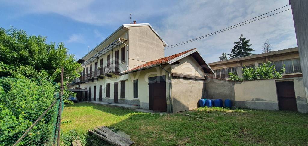 casa indipendente in vendita a Busto Arsizio