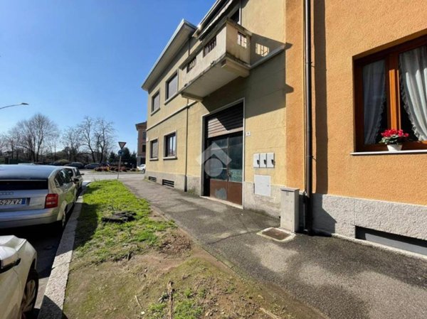 locale commerciale in vendita a Busto Arsizio