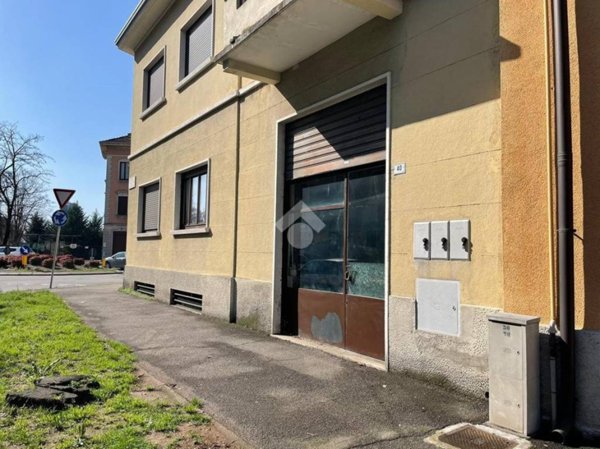 locale commerciale in vendita a Busto Arsizio