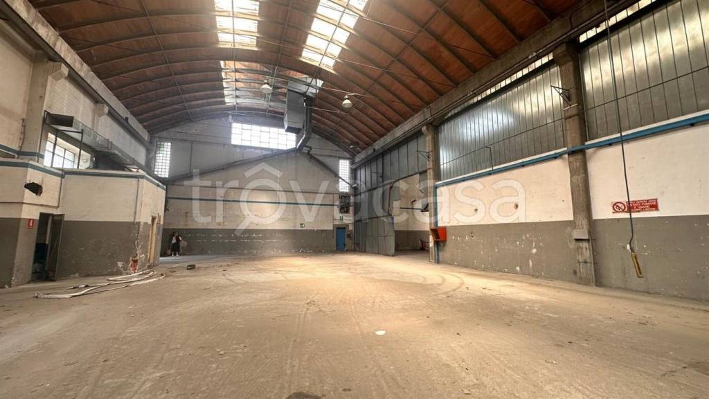 locale commerciale in vendita a Busto Arsizio