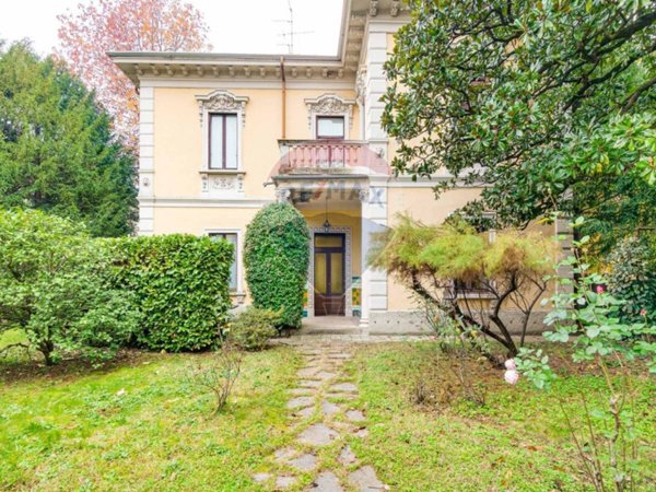 casa indipendente in vendita a Busto Arsizio