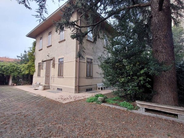 casa indipendente in vendita a Busto Arsizio
