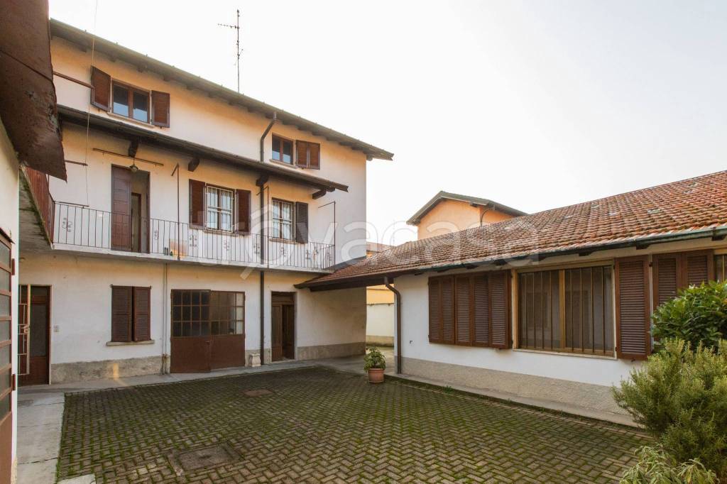 casa indipendente in vendita a Busto Arsizio in zona Borsano