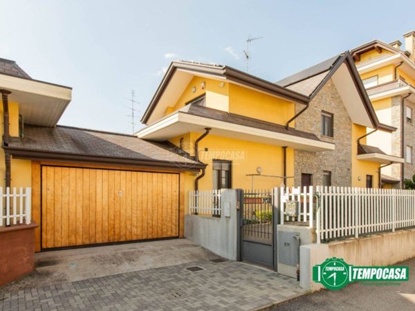 casa indipendente in vendita a Busto Arsizio