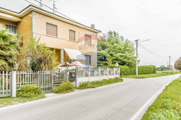 casa indipendente in vendita a Busto Arsizio