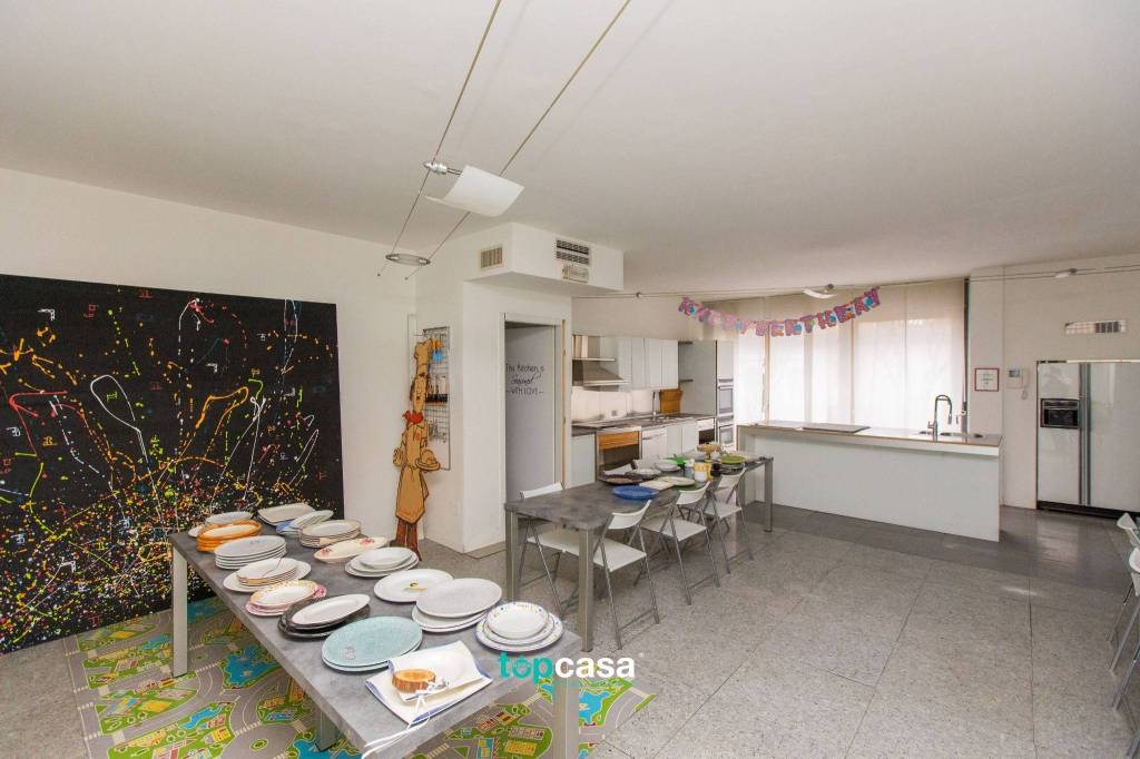 locale commerciale in vendita a Busto Arsizio