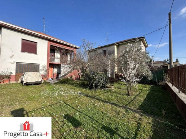 casa indipendente in vendita a Busto Arsizio in zona Borsano