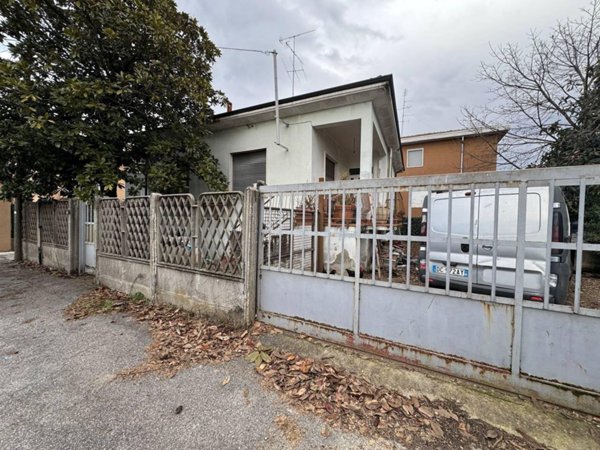 casa indipendente in vendita a Busto Arsizio