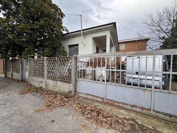 casa indipendente in vendita a Busto Arsizio