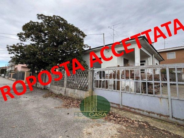 casa indipendente in vendita a Busto Arsizio