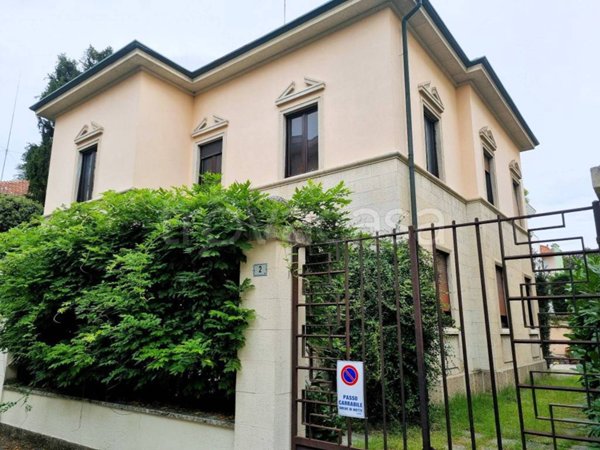 casa indipendente in vendita a Busto Arsizio
