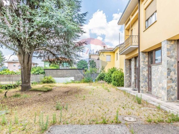 casa indipendente in vendita a Busto Arsizio