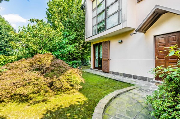 casa indipendente in vendita a Busto Arsizio