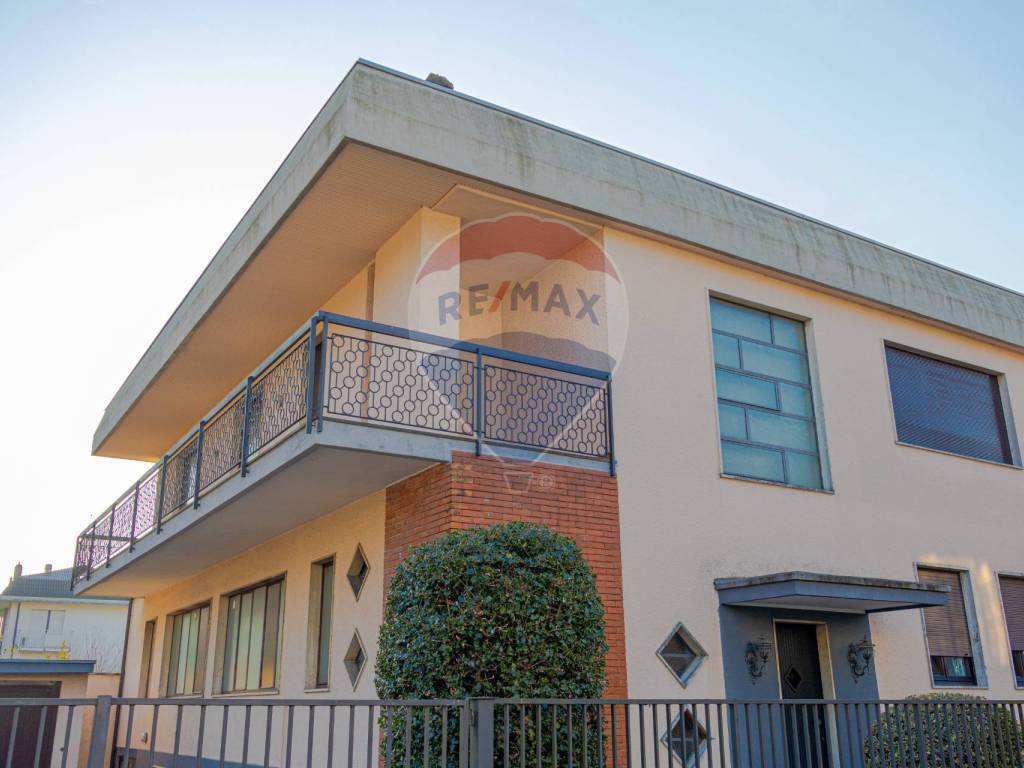casa indipendente in vendita a Busto Arsizio