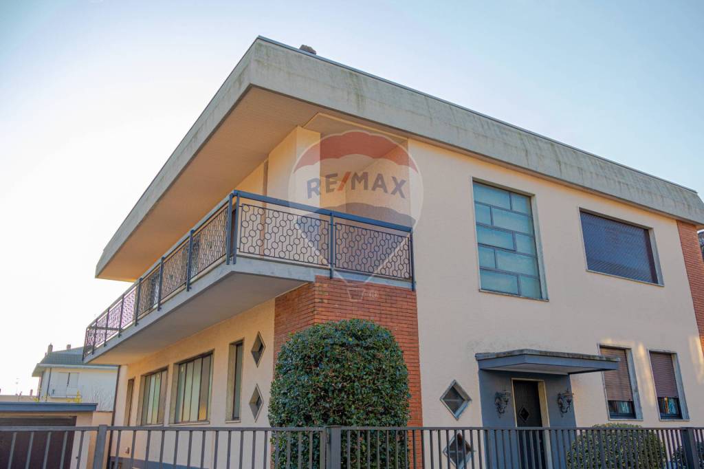 casa indipendente in vendita a Busto Arsizio