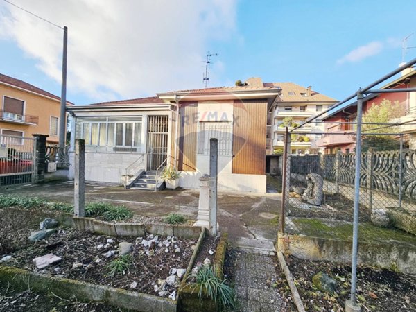 casa indipendente in vendita a Busto Arsizio