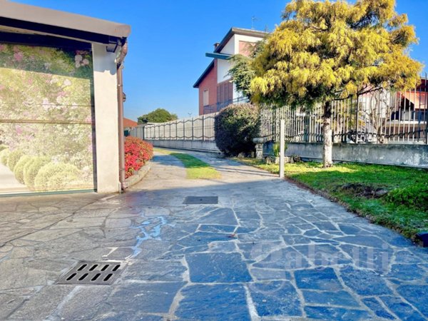 casa indipendente in vendita a Busto Arsizio
