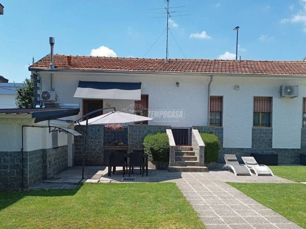 casa indipendente in vendita a Busto Arsizio