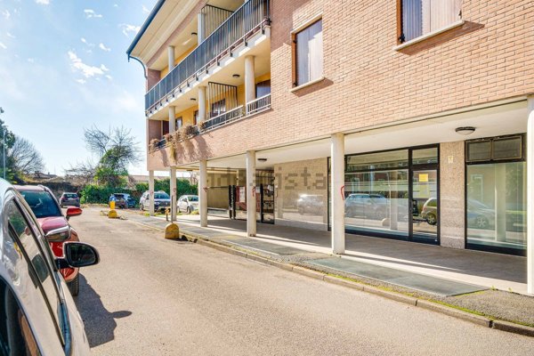 locale commerciale in vendita a Busto Arsizio