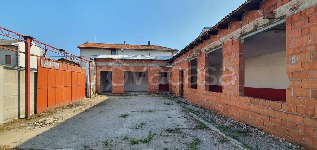 casa indipendente in vendita a Busto Arsizio