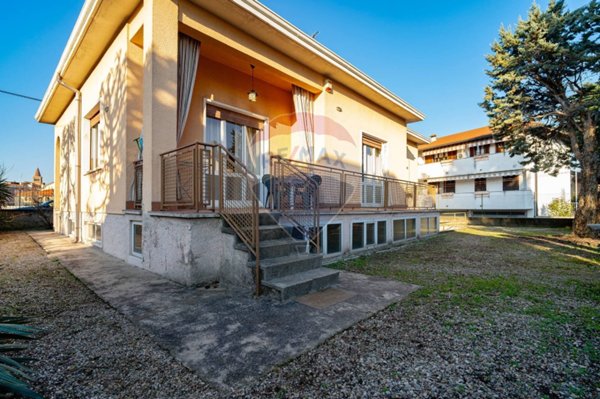 casa indipendente in vendita a Busto Arsizio