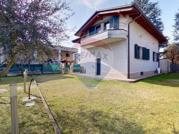 casa indipendente in vendita a Busto Arsizio