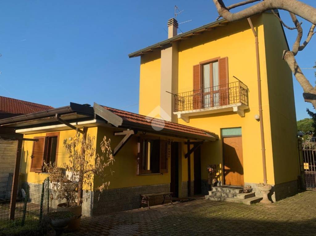 casa indipendente in vendita a Busto Arsizio