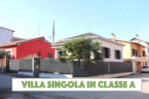 casa indipendente in vendita a Busto Arsizio