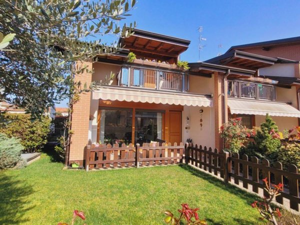 casa indipendente in vendita a Busto Arsizio