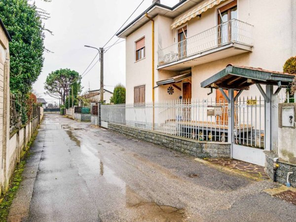 casa indipendente in vendita a Busto Arsizio