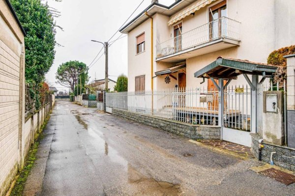 casa indipendente in vendita a Busto Arsizio
