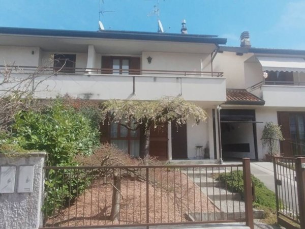 casa indipendente in vendita a Busto Arsizio in zona Borsano