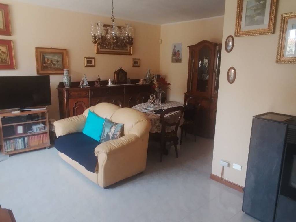 casa indipendente in vendita a Busto Arsizio in zona Borsano