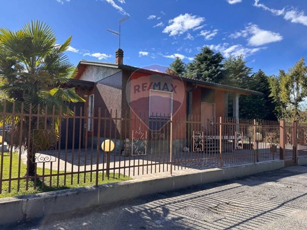 casa indipendente in vendita a Busto Arsizio in zona Borsano