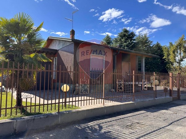 casa indipendente in vendita a Busto Arsizio in zona Borsano