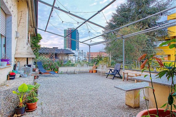 casa indipendente in vendita a Busto Arsizio