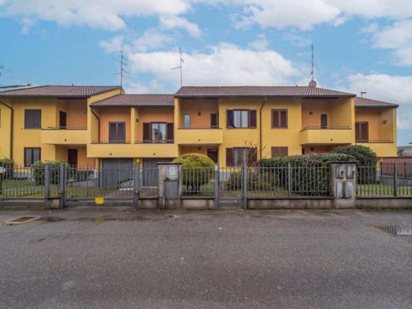 casa indipendente in vendita a Busto Arsizio in zona Borsano